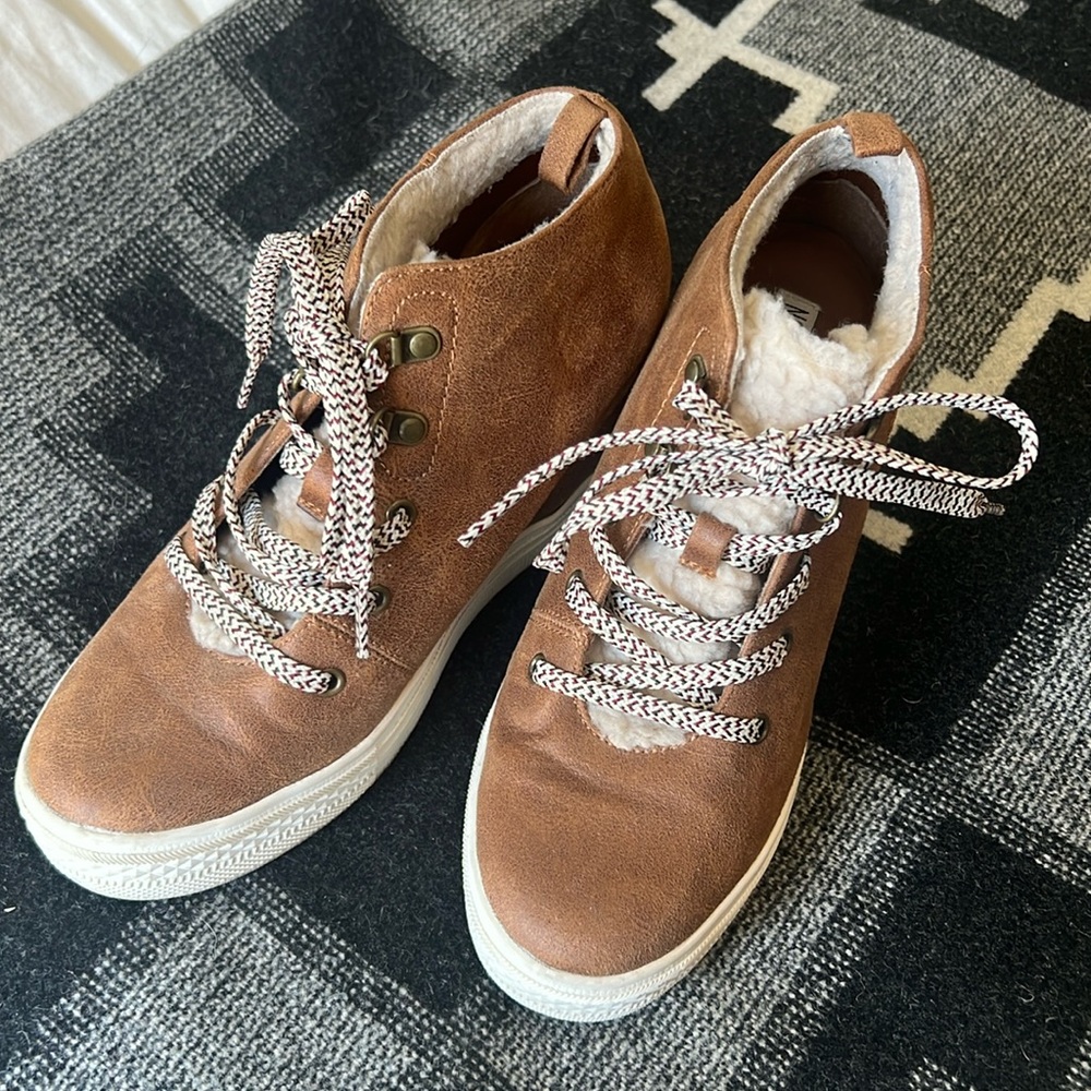 Not Rated faux suede Sherpa women’s wedge shoes